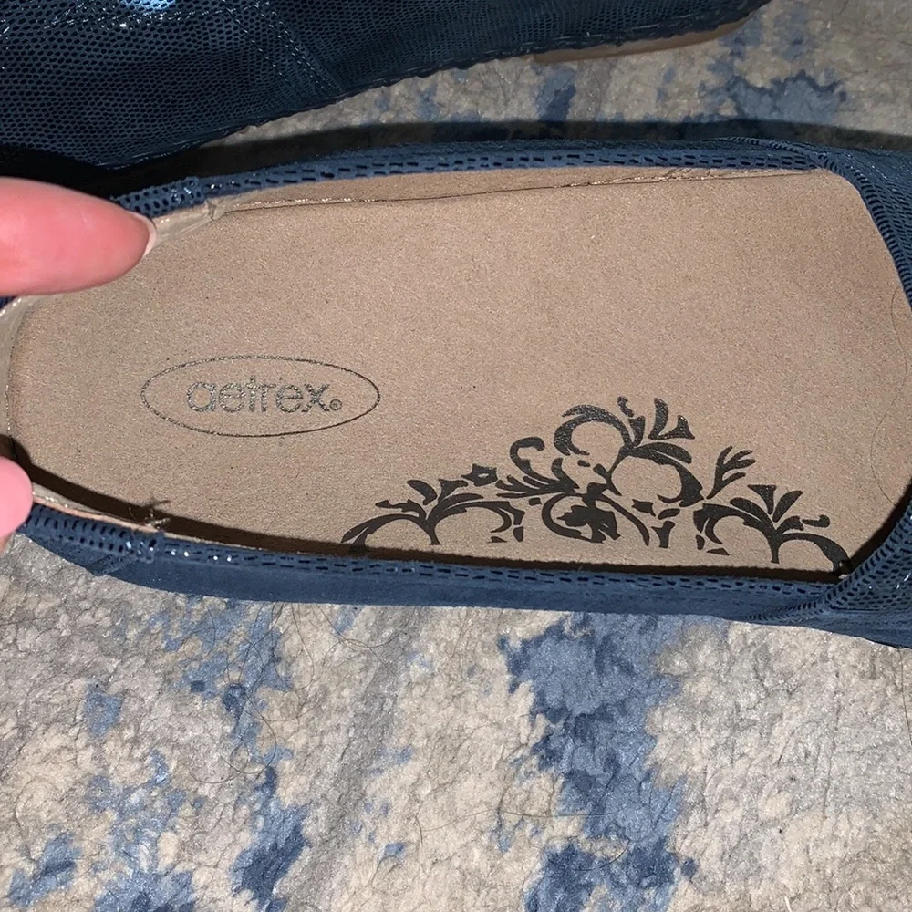 Aetrex navy loafers. Size 10. Like new! - Picture 6 of 10